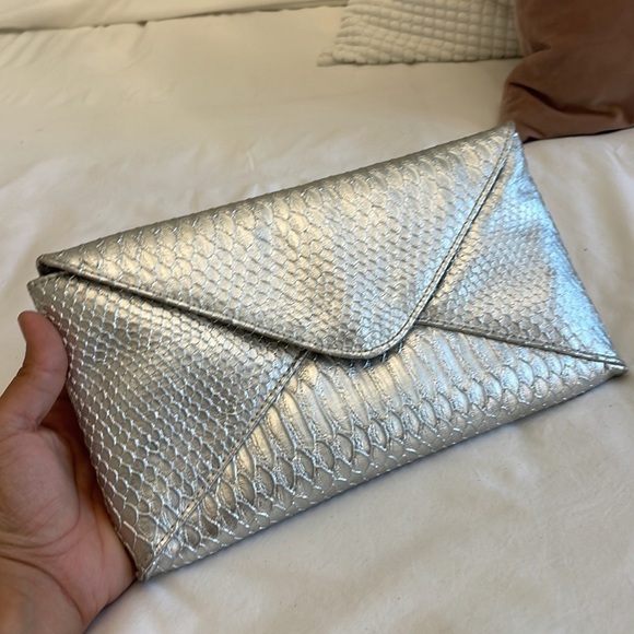 Jessica McClintock Evening Envelope tote - Picture 4 of 7